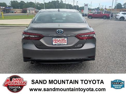 Used 2022 Toyota Camry XLE w/ Cold Weather Package FWD image 6
