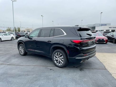 Used 2025 Buick Enclave Preferred image 3