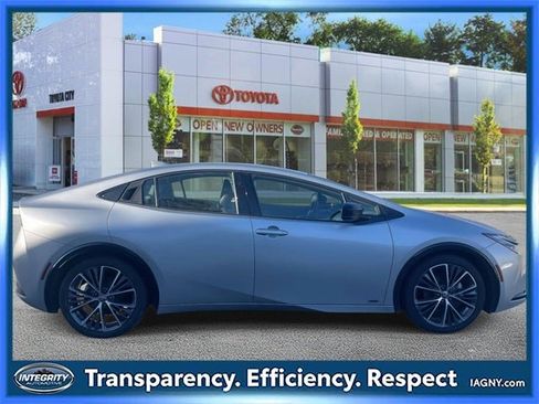 Certified 2023 Toyota Prius XLE image 5