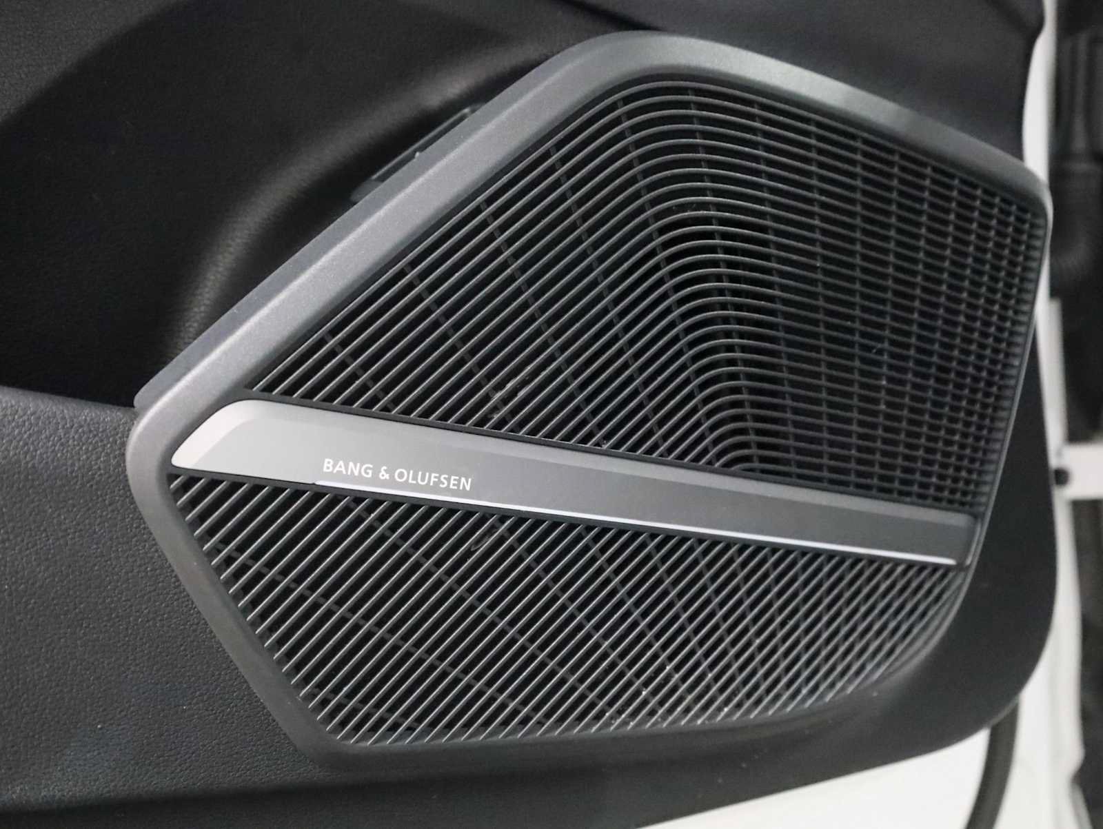 Used 2020 Audi SQ5 Premium Plus w/ Premium Plus Package AWD/4WD image 17