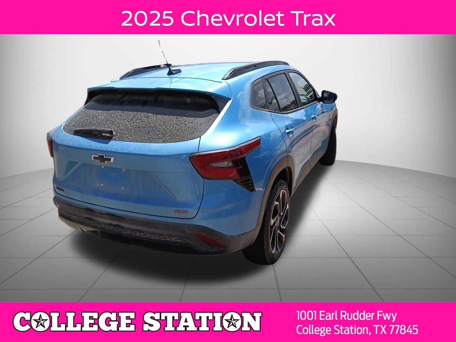 Used 2025 Chevrolet Trax RS FWD image 2