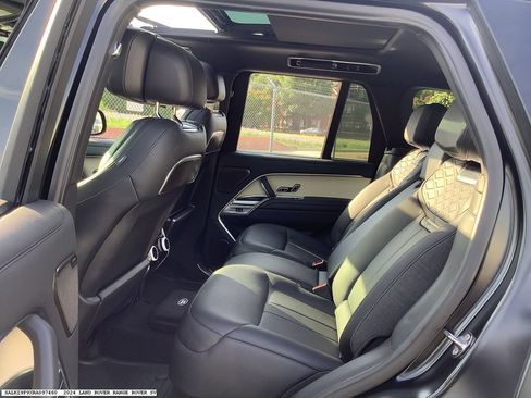 Used 2024 Land Rover Range Rover SV AWD/4WD image 9