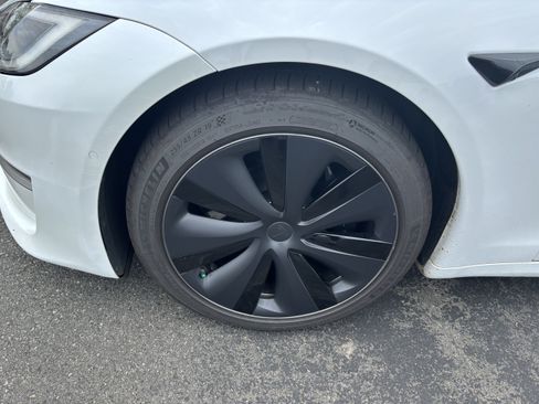 Used 2022 Tesla Model S AWD/4WD image 12