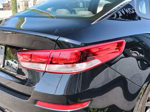 Used 2020 Kia Optima LX FWD image 12