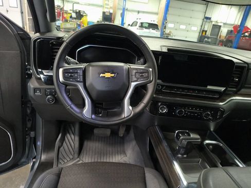 Used 2023 Chevrolet Silverado 1500 LT AWD/4WD image 13