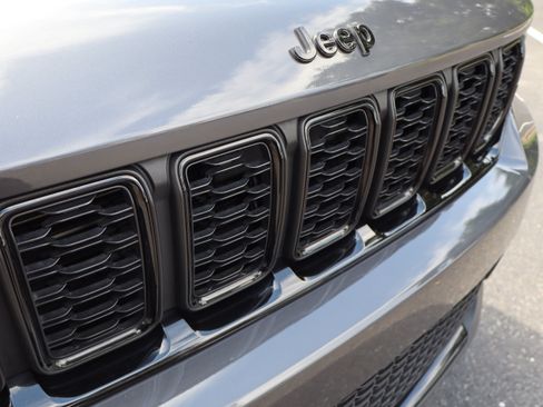Used 2023 Jeep Grand Cherokee Altitude RWD image 68