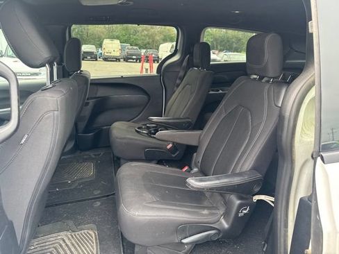 Used 2019 Chrysler Pacifica Touring Plus FWD image 15