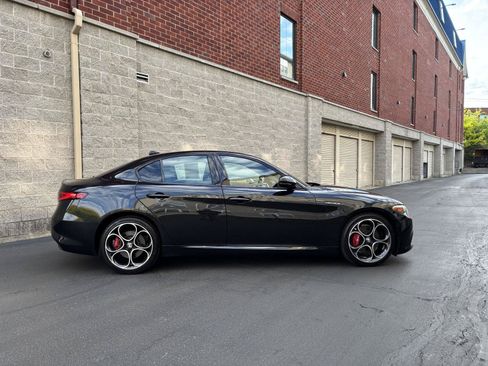 Used 2023 Alfa Romeo Giulia Veloce AWD/4WD image 2