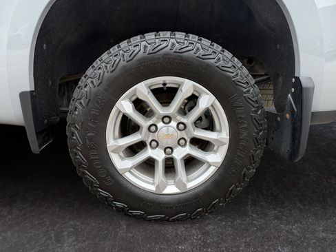Used 2024 Chevrolet Silverado 1500 W/T w/ Z71 Off-Road Package AWD/4WD image 15
