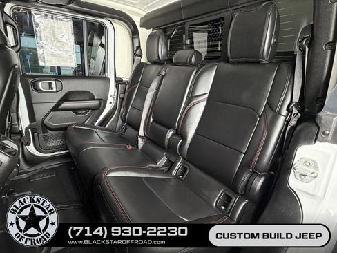 Used 2024 Jeep Gladiator Rubicon w/ Technology Group AWD/4WD image 17