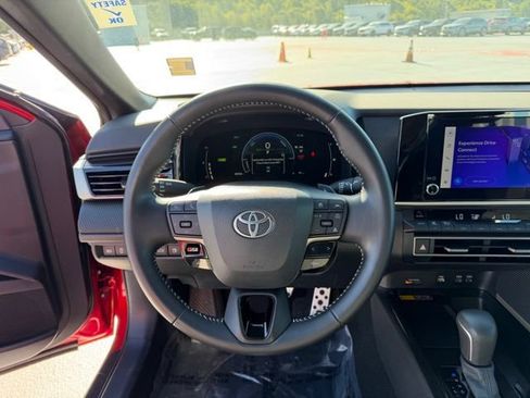 Used 2025 Toyota Camry SE FWD image 13