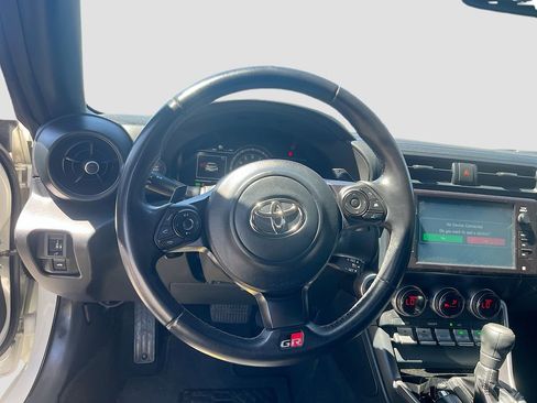 Used 2022 Toyota GR86 image 11