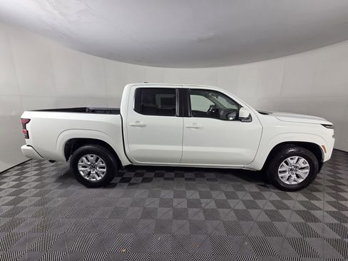 Used 2023 Nissan Frontier SV RWD image 4