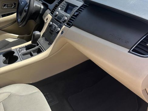 Used 2016 Ford Taurus SE FWD image 13