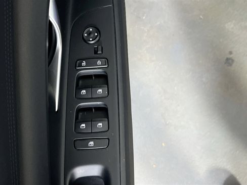 Used 2023 Hyundai Elantra SEL w/ Cargo Package image 17