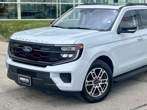 Certified 2025 Ford Expedition Max Active AWD/4WD image 2