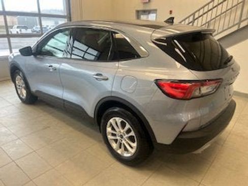 Used 2022 Ford Escape SE w/ Convenience Package image 3