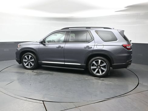 Used 2023 Honda Pilot Touring image 4