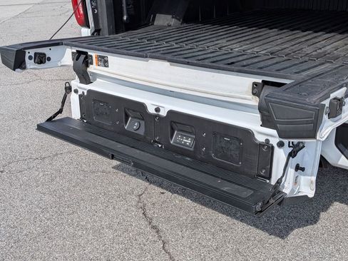 Used 2022 GMC Sierra 1500 AT4 w/ AT4 Premium Package image 9