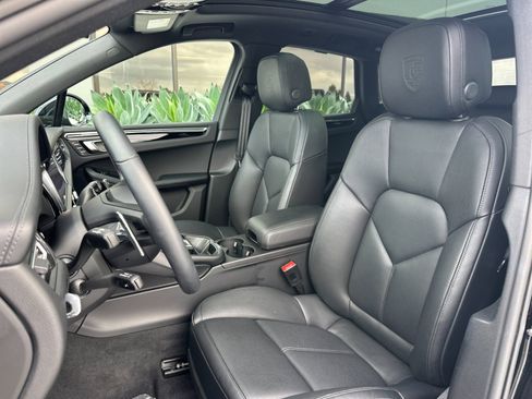 Used 2025 Porsche Macan Turbo image 5