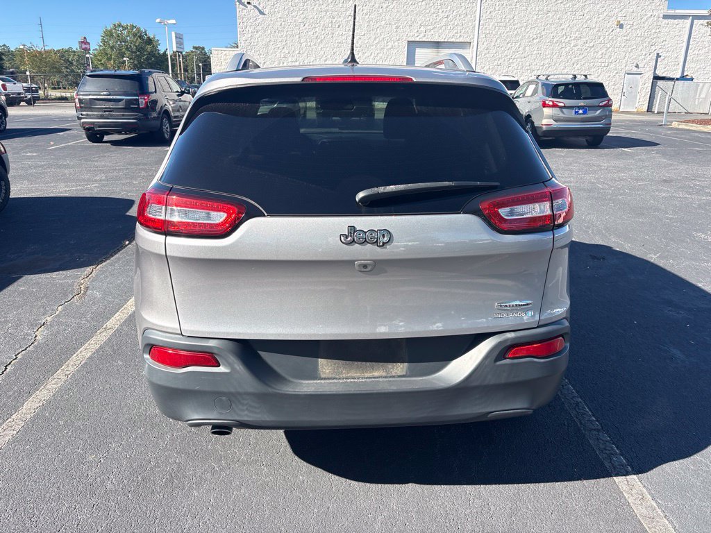 Used 2018 Jeep Cherokee Latitude FWD image 4