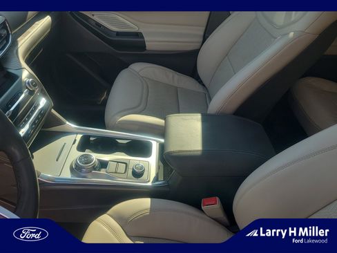 Used 2020 Ford Explorer Platinum w/ Premium Technology Package image 15
