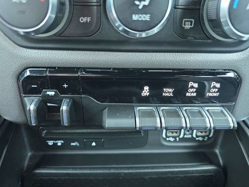 Used 2019 RAM 1500 Big Horn AWD/4WD image 24