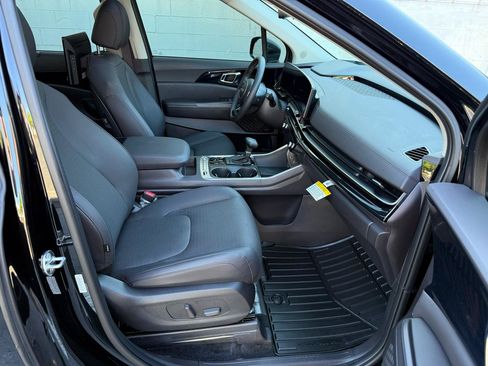 Used 2025 Kia Carnival SX Prestige FWD image 25