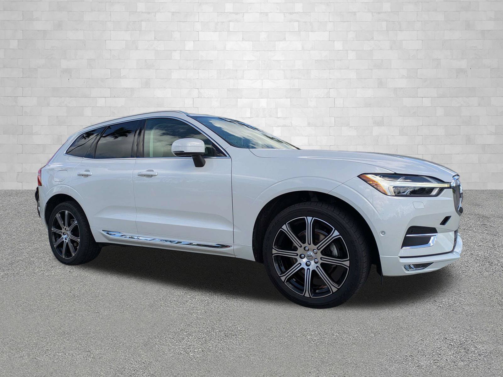 Used 2019 Volvo XC60 T5 Inscription w/ Protection Package AWD/4WD image 1