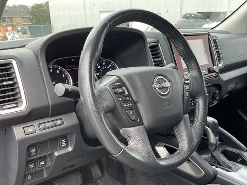 Used 2022 Nissan Frontier SV image 9
