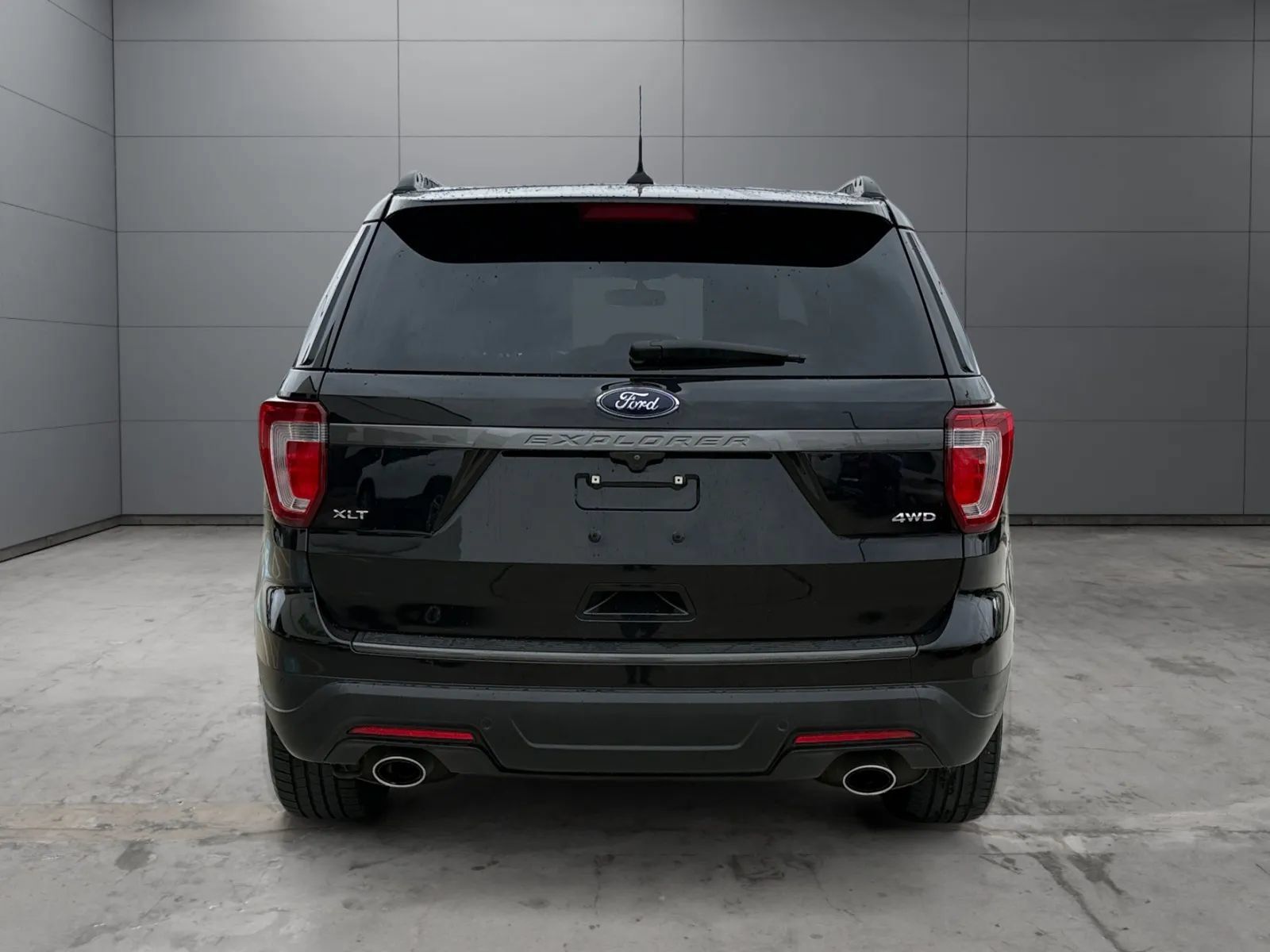Used 2019 Ford Explorer XLT w/ Equipment Group 202A AWD/4WD image 11