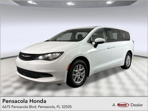 Used 2023 Chrysler Voyager LX FWD image 1