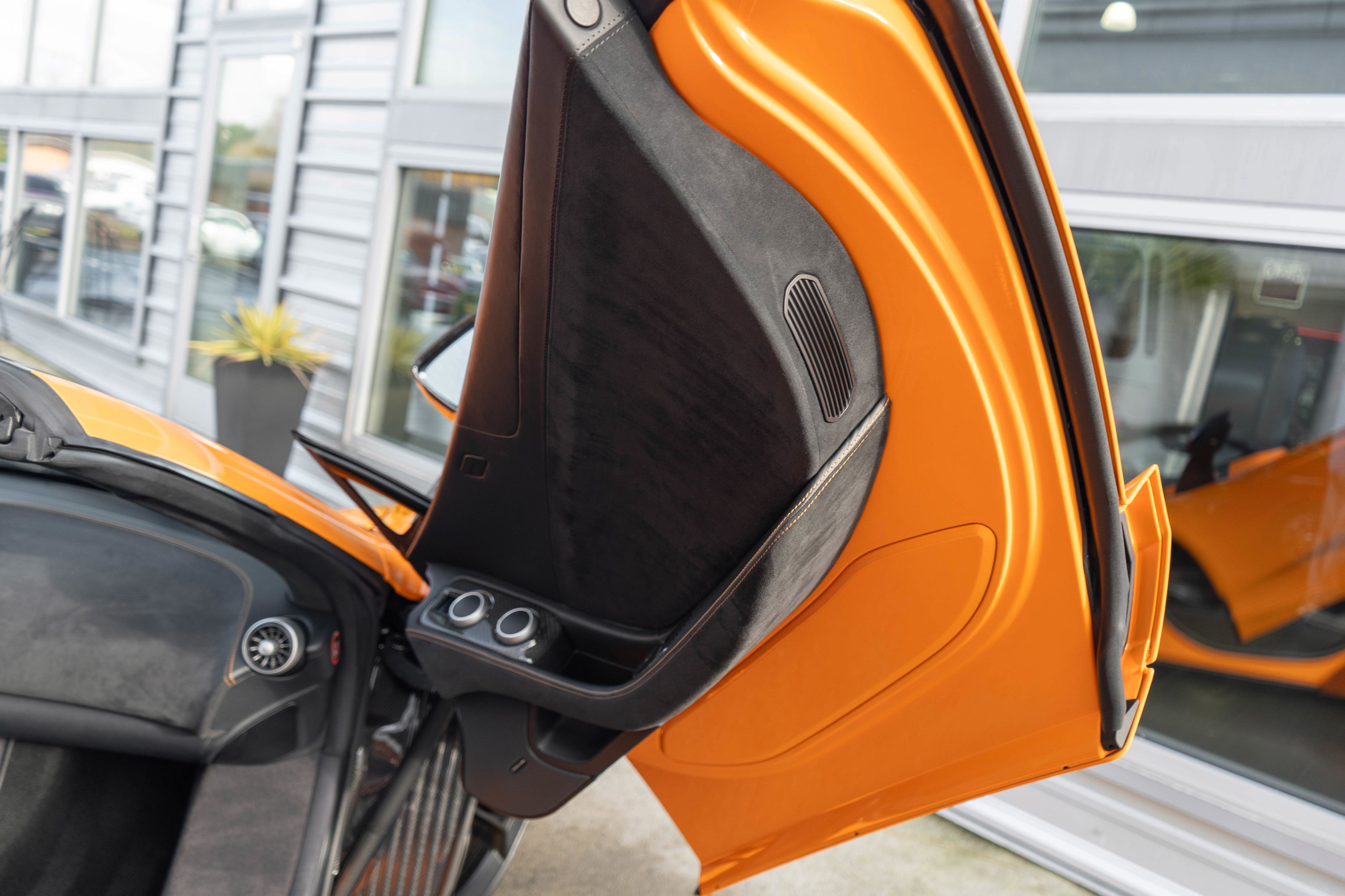 Used 2013 McLaren MP4-12C Spider RWD image 30