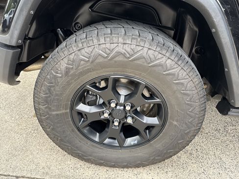 Used 2018 Jeep Wrangler Unlimited Sahara w/ Quick Order Package 24M Moab AWD/4WD image 18