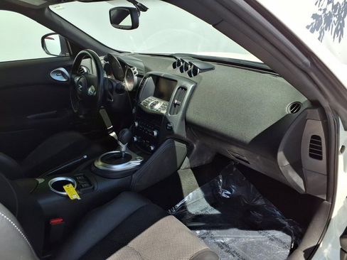 Used 2013 Nissan 370Z Touring RWD image 17