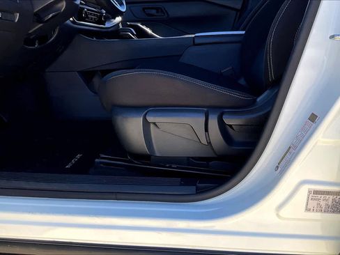 Used 2024 Nissan Rogue S image 36