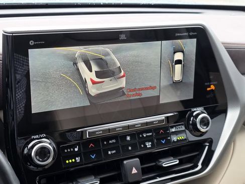 Used 2022 Toyota Highlander Platinum FWD image 20