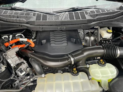 Used 2022 Ford F150 Lariat w/ Equipment Group 502A High AWD/4WD image 19