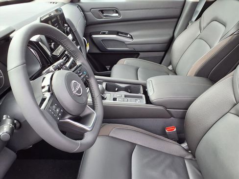 New 2025 Nissan Pathfinder SL image 13