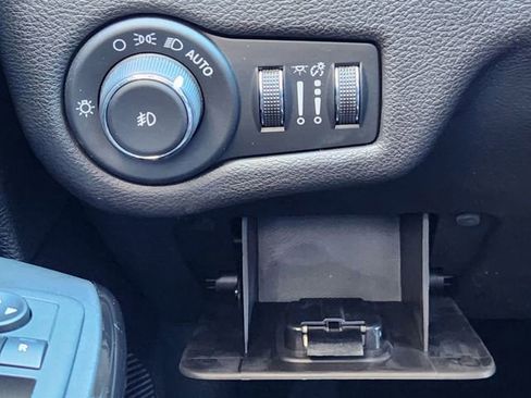 Certified 2021 Jeep Cherokee Latitude Plus AWD/4WD image 19