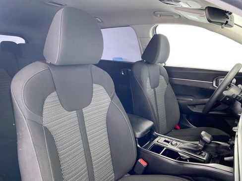Certified 2025 Kia Sorento LX FWD image 30