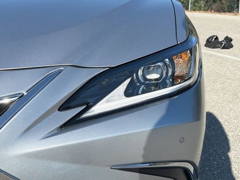New 2025 Lexus ES 350 w/ Premium Package image 9