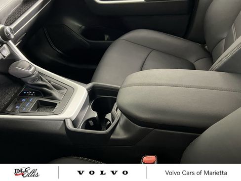 Used 2021 Toyota RAV4 XLE Premium image 20