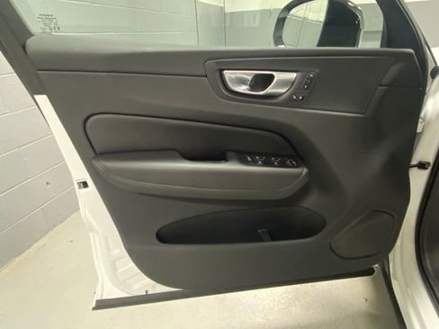 Certified 2025 Volvo XC60 B5 Plus AWD/4WD image 7