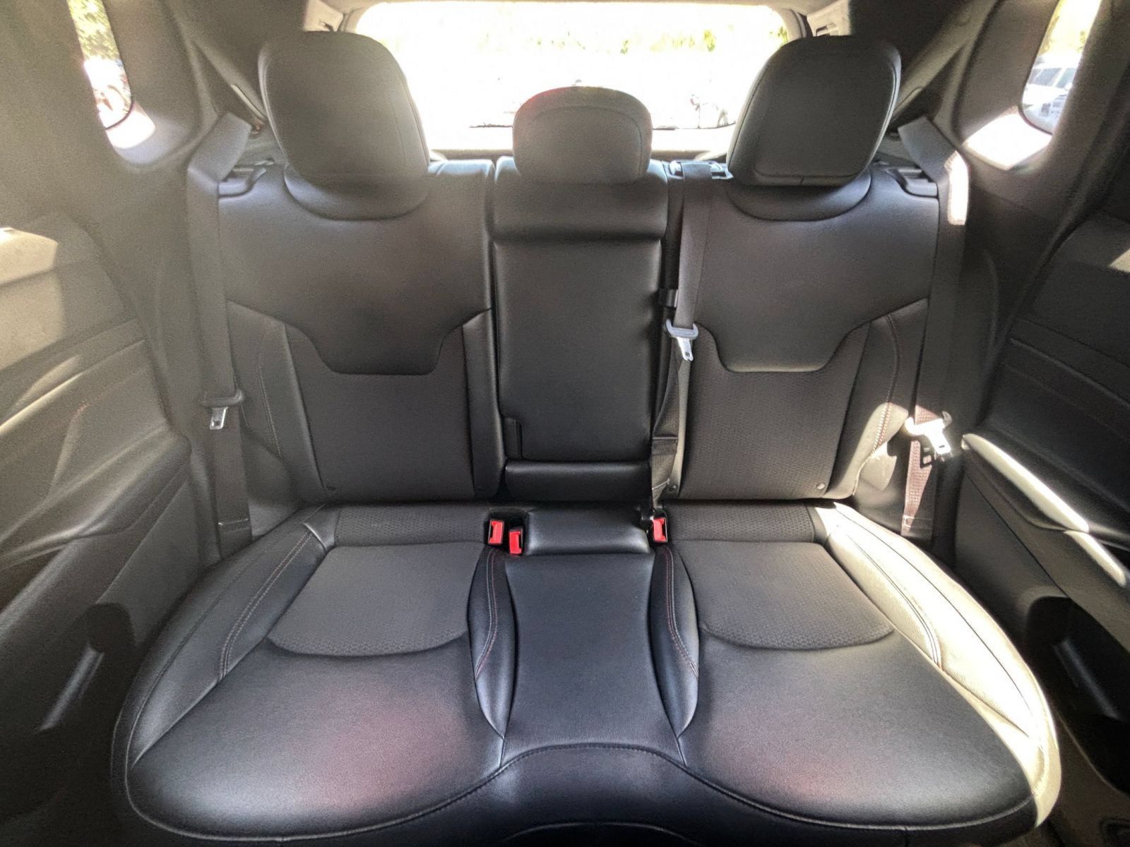 Used 2025 Jeep Compass Trailhawk AWD/4WD image 36