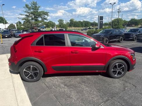 Certified 2025 Kia Niro LX FWD image 8