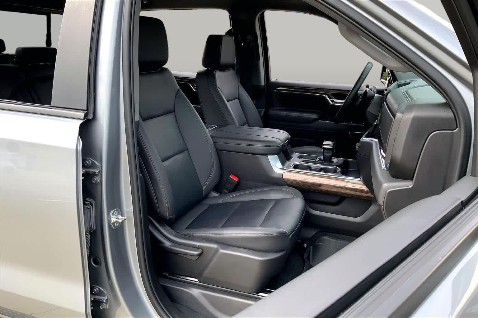 Used 2025 Chevrolet Silverado 1500 LT Trail Boss w/ Convenience Package II AWD/4WD image 17