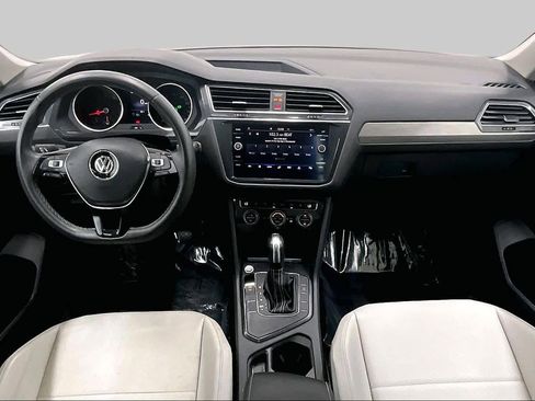 Used 2021 Volkswagen Tiguan SE w/ Panoramic Sunroof Package FWD image 16