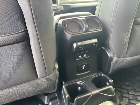 Used 2021 Jeep Wrangler Unlimited Sahara image 11