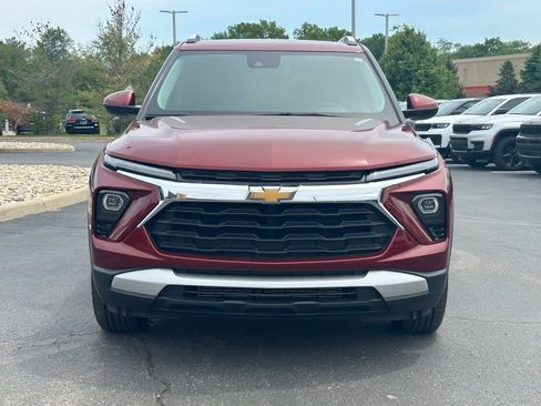 Used 2024 Chevrolet TrailBlazer LT w/ Convenience Package AWD/4WD image 2